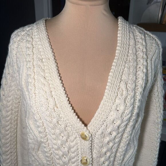 Handknit SZ M Womens Ivory Chunky Cable Knit Fisherman Wool Cardigan Grandmacore - Picture 3 of 15